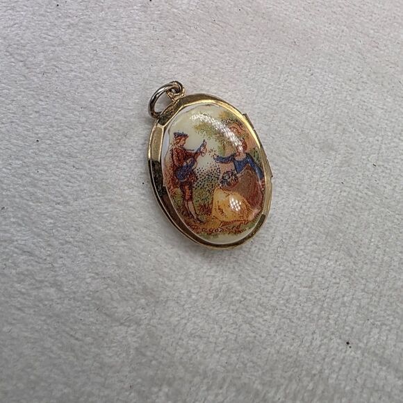 VINTAGE Enamel Locket - Picture 3 of 5